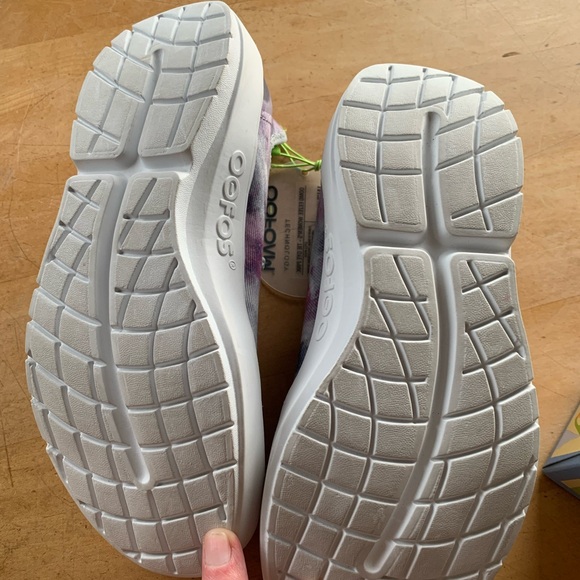 OOFOS OOFOAM 7 New With Tags Pink Tie Dye OOMG EEZEE Women’s slip on tennis shoe - Picture 6 of 12
